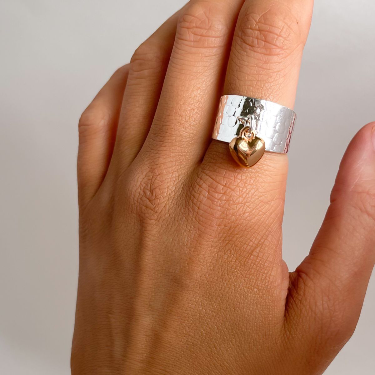 30R5127SR - Puffed Heart Hammered Charm Ring, Silver & Rose Gold