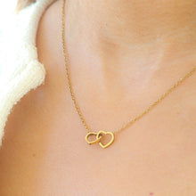 Load image into Gallery viewer, 30N1018G - Interlinked Hearts Fine Necklace, Gold