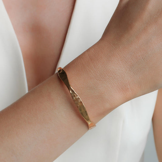 30B9130G - Hammered Cuff, Gold