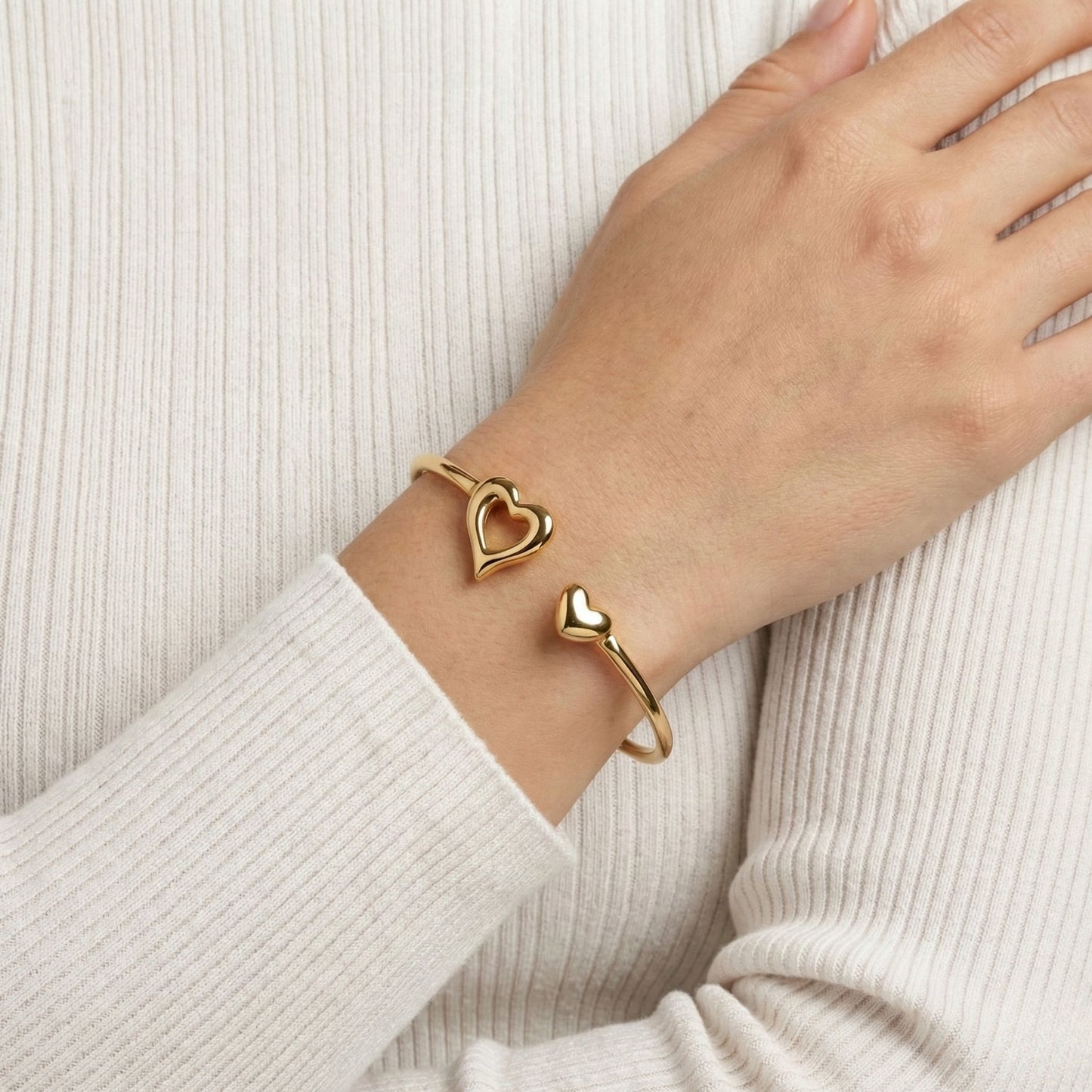 30B9012G - Open & Mini Heart Bangle in Gold