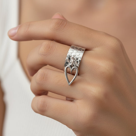 30R5134 - Open Heart Hammered Charm Ring, Silver
