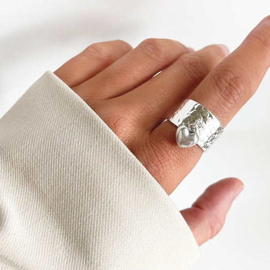 30R5127 - Puffed Heart Hammered Charm Ring