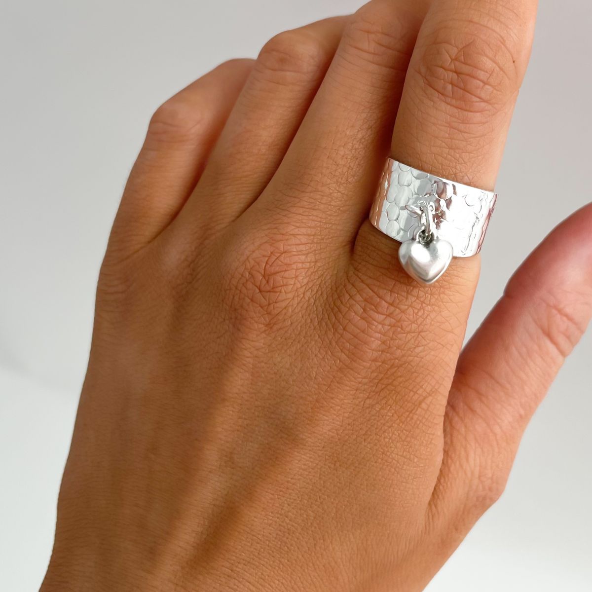 30R5127 - Puffed Heart Hammered Charm Ring