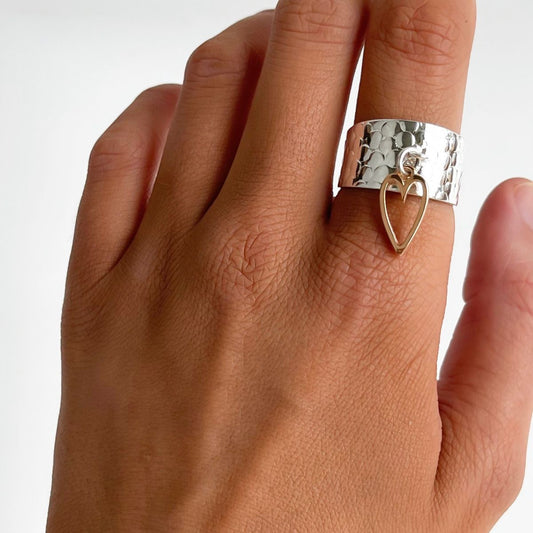 30R5134SR - Open Heart Hammered Charm Ring, Silver & Rose Gold