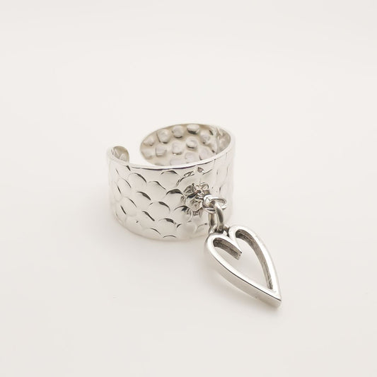 30R5134 - Open Heart Hammered Charm Ring, Silver